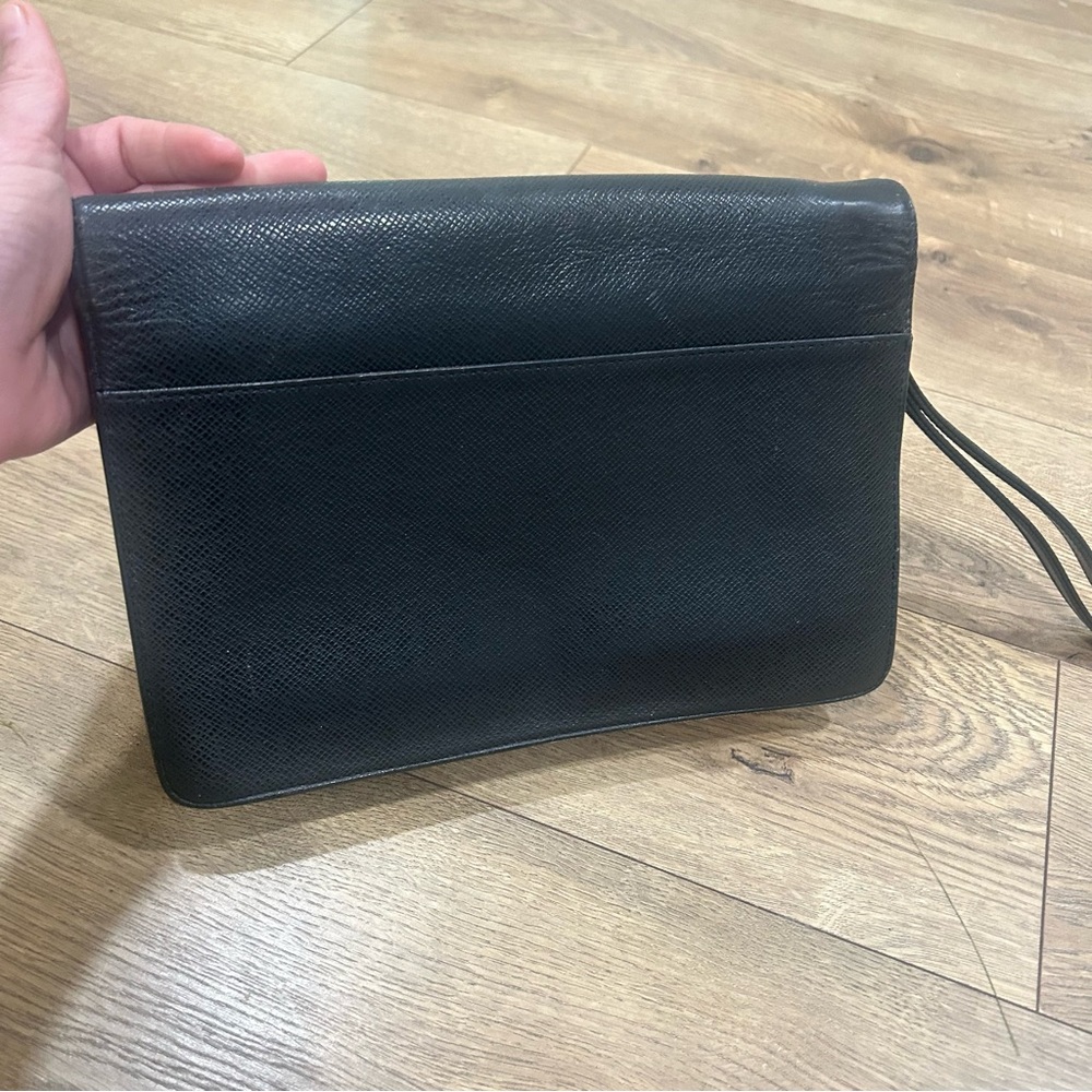 Louis Vuitton Selenga Taiga clutch / wristlet in black - Picture 5 of 12